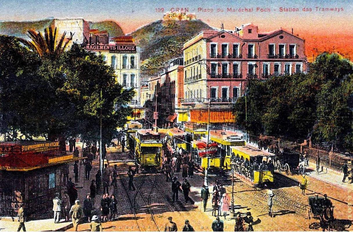 Oran - Place du Marechal Foch - Station Tramways.jpg